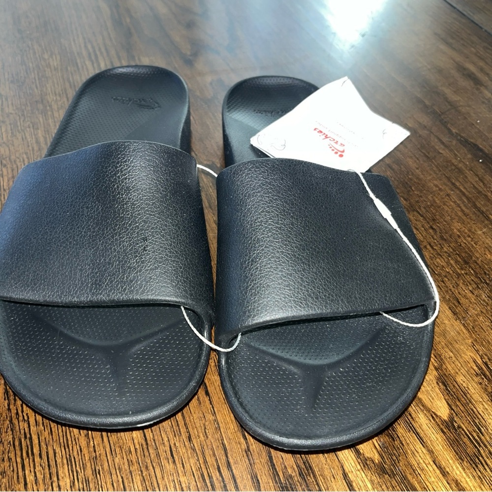 Archie’s black slides. Unisex male sz 8 womens sz 9. NWT